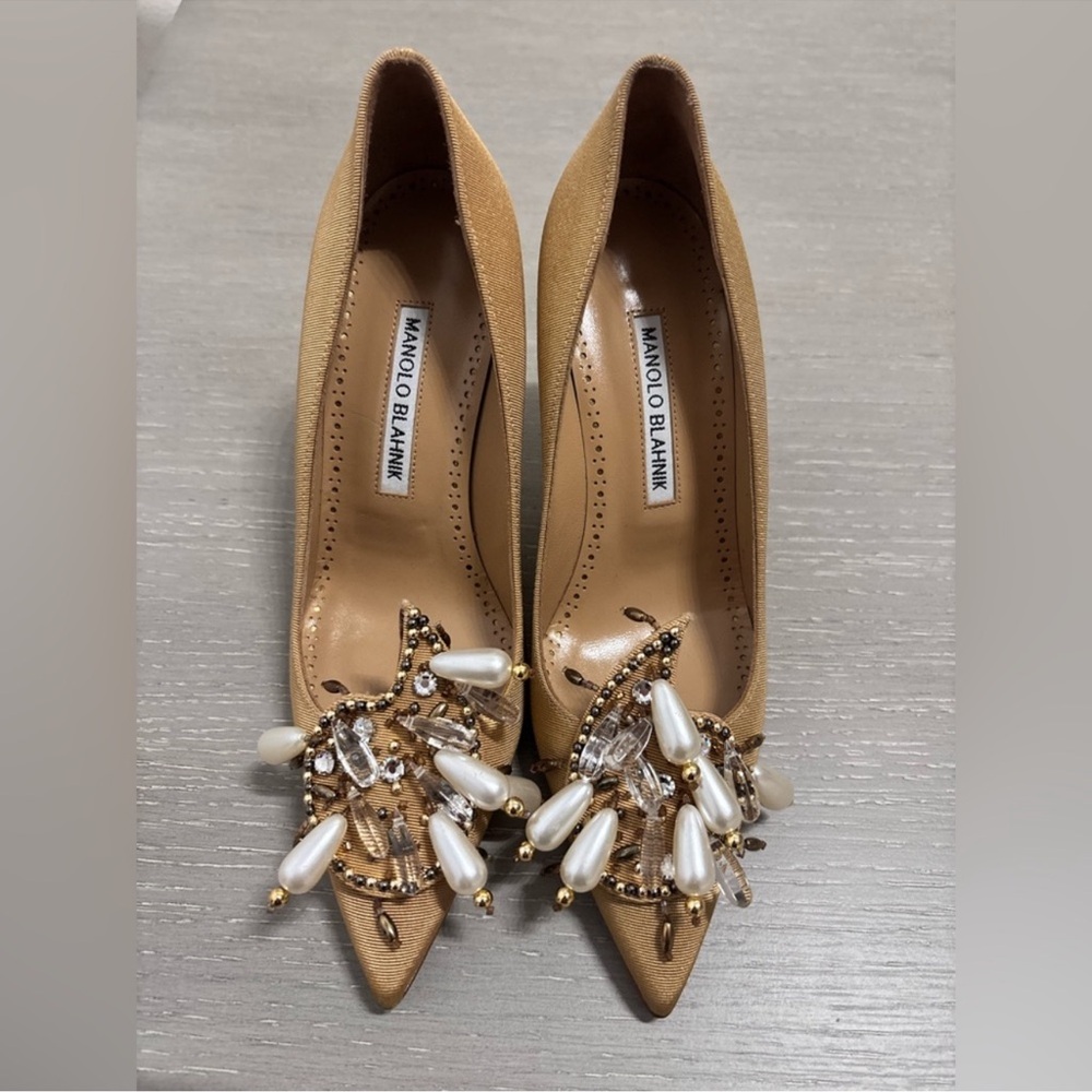 MANOLO BLAHNIK BEADED POINTED TOE PUMP IN GOLD-BEIGE New w/o box